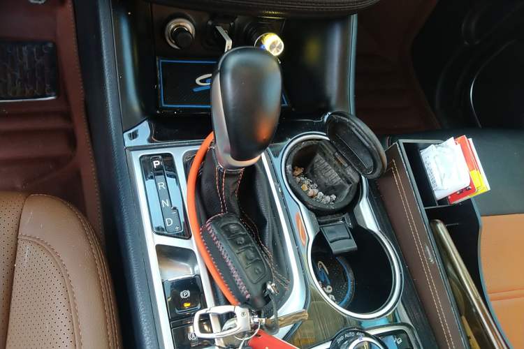 Used CHANGAN CS95 2017 2.0T Four-Wheel Drive Smart Edition Gear Lever