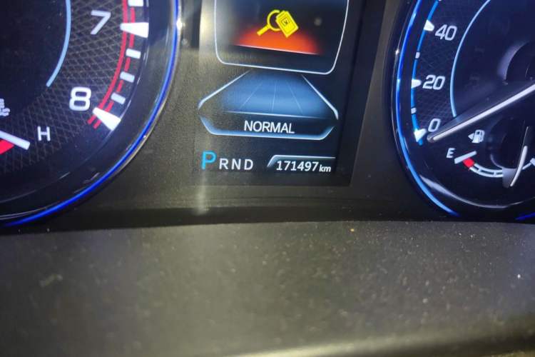 Used CHANGAN CS95 2017 2.0T Two-Wheel Drive Zhiyuan Edition Odometer Close Up