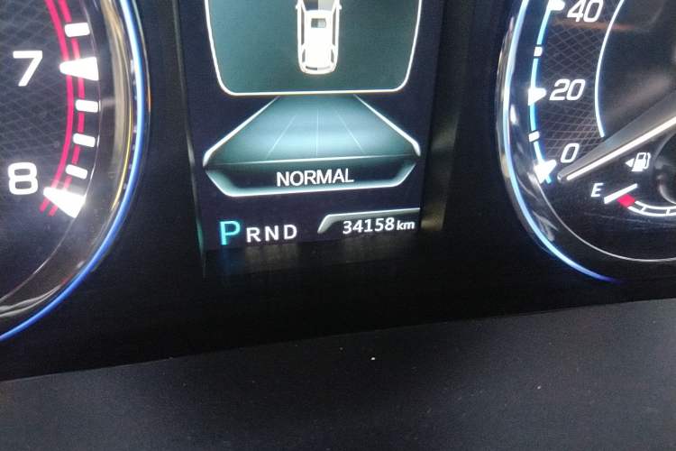 Used CHANGAN CS95 2017 2.0T Four-Wheel Drive Smart Edition Odometer Close Up
