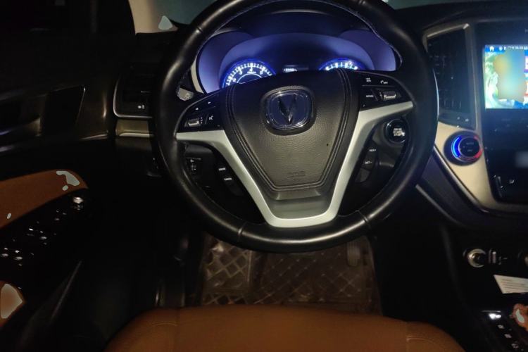 Used CHANGAN CS95 2017 2.0T Two-Wheel Drive Zhiyuan Edition Steering Wheel