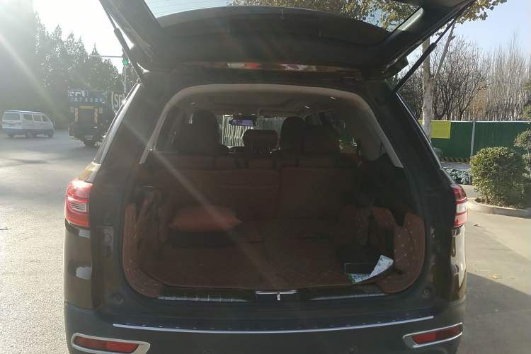 Used CHANGAN CS95 2017 2.0T Four-Wheel Drive Smart Edition Trunk
