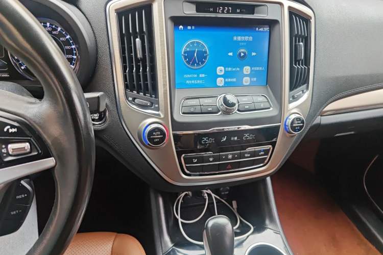 Used CHANGAN CS95 2017 2.0T Two-Wheel Drive Zhitu Edition Audio And AC Panel