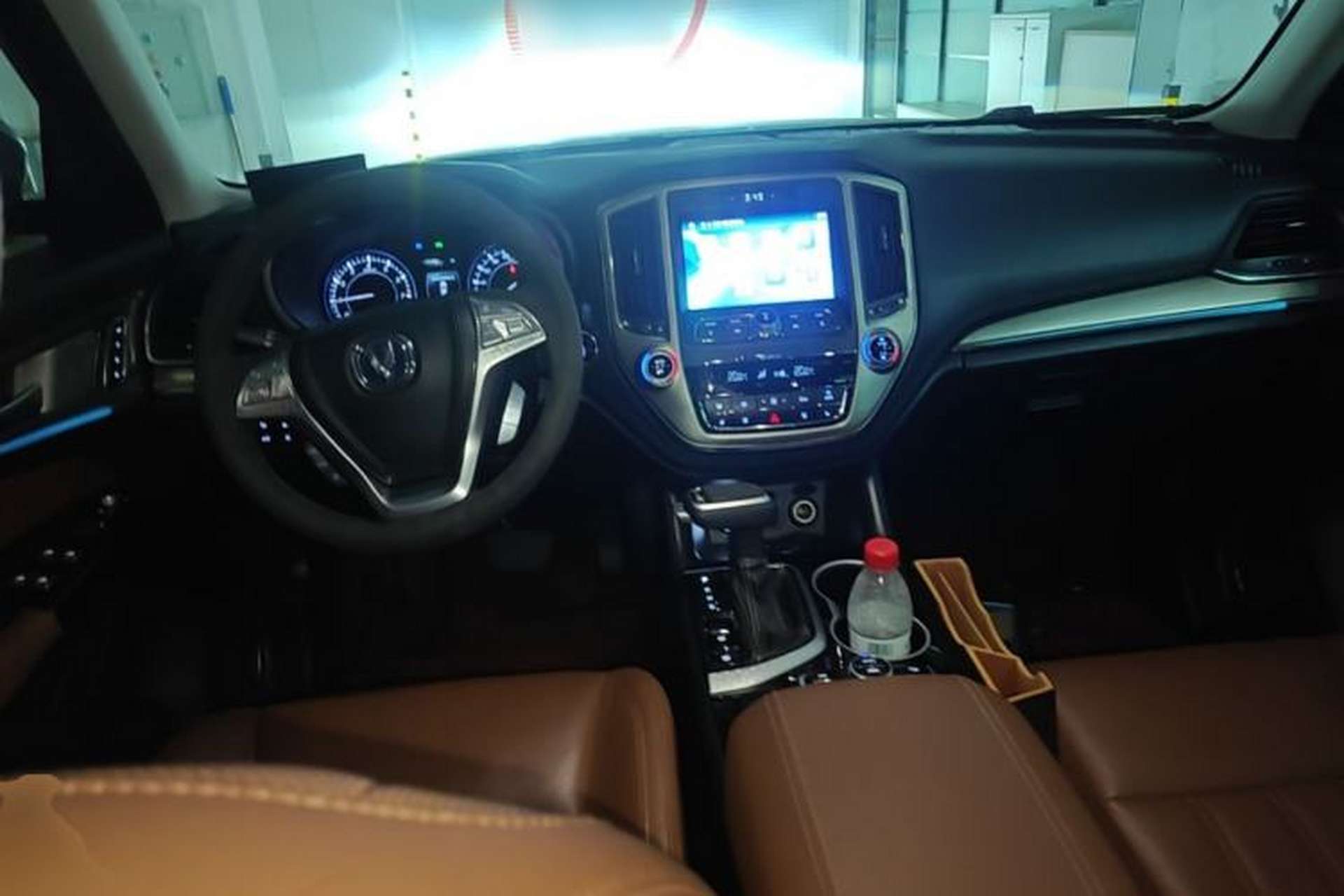 Used CHANGAN CS95 2017 2.0T Four-Wheel Drive ZhiZun Edition Center Console