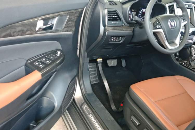 Used CHANGAN CS95 2017 2.0T Four-Wheel Drive SmartDrive Edition Driver Seat