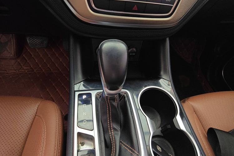 Used CHANGAN CS95 2017 2.0T Two-Wheel Drive Zhiyuan Edition Gear Lever