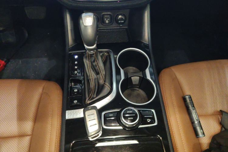 Used CHANGAN CS95 2017 2.0T Two-Wheel Drive Zhituo Edition Gear Lever