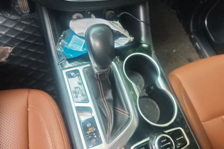 Used CHANGAN CS95 2017 2.0T Two-Wheel Drive Smart Enjoyment Version Gear Lever