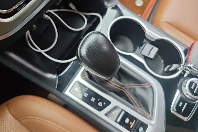 Used CHANGAN CS95 2017 2.0T Two-Wheel Drive Zhitu Edition Gear Lever
