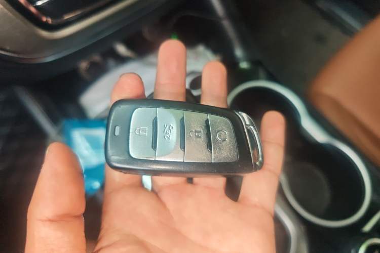Used CHANGAN CS95 2017 2.0T Two-Wheel Drive Smart Enjoyment Version Interior 1