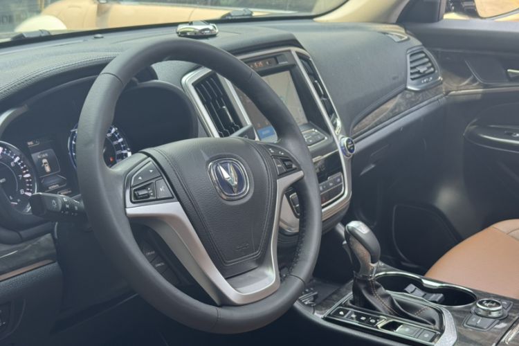 Used CHANGAN CS95 2017 2.0T Four-Wheel Drive SmartDrive Edition Interior 10