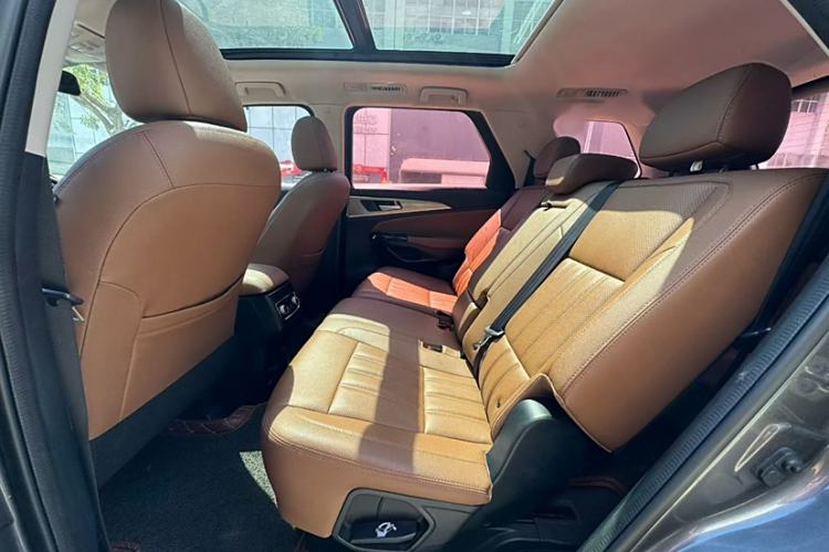 Used CHANGAN CS95 2017 2.0T Two-Wheel Drive Zhiyuan Edition Interior 2
