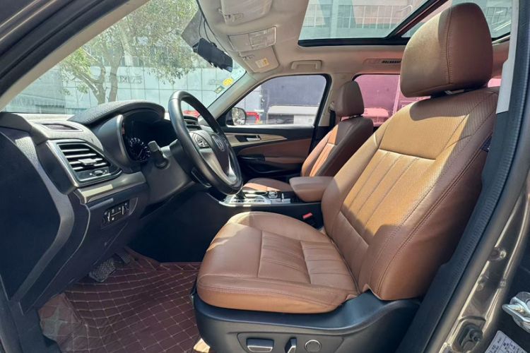 Used CHANGAN CS95 2017 2.0T Two-Wheel Drive Zhiyuan Edition Interior 3