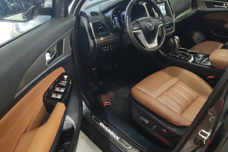 Used CHANGAN CS95 2017 2.0T Two-Wheel Drive Zhituo Edition Interior 3