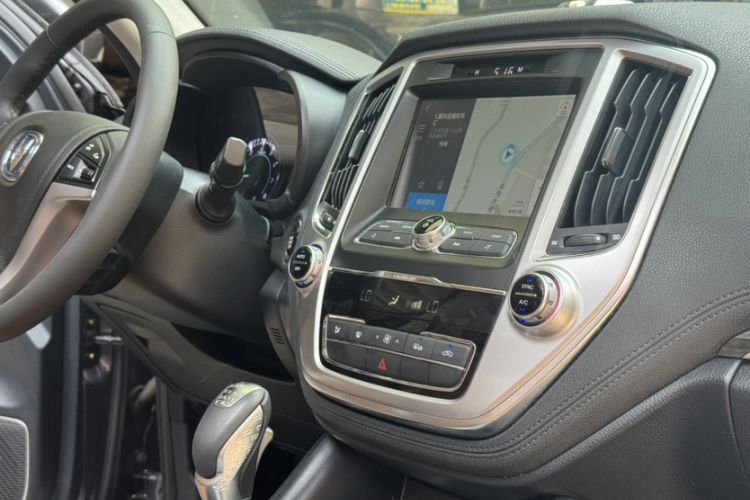 Used CHANGAN CS95 2017 2.0T Four-Wheel Drive SmartDrive Edition Interior 4