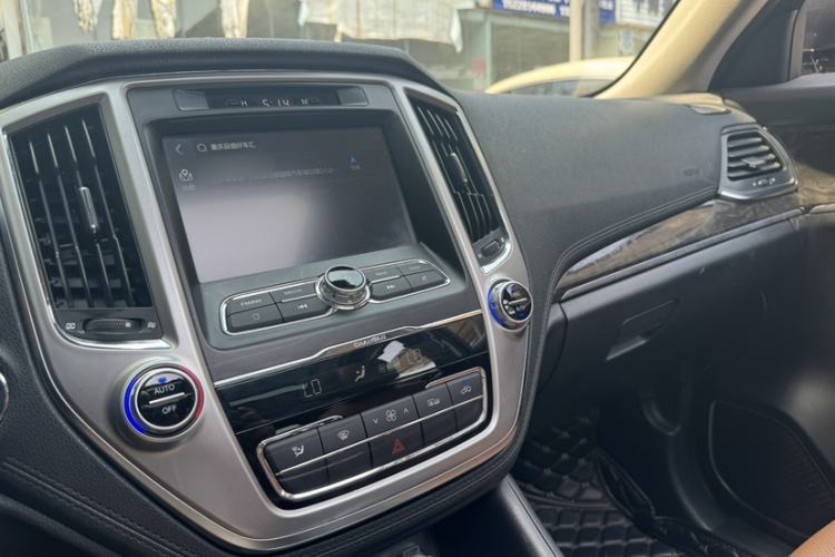 Used CHANGAN CS95 2017 2.0T Four-Wheel Drive SmartDrive Edition Interior 5