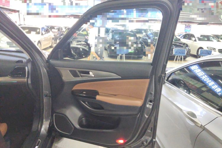Used CHANGAN CS95 2017 2.0T Two-Wheel Drive Zhituo Edition Interior 5