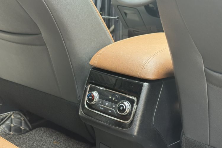 Used CHANGAN CS95 2017 2.0T Four-Wheel Drive SmartDrive Edition Interior 6