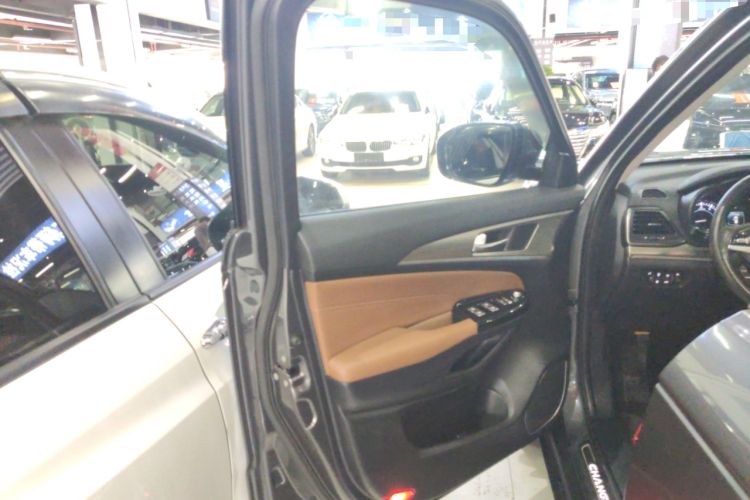 Used CHANGAN CS95 2017 2.0T Two-Wheel Drive Zhituo Edition Interior 7