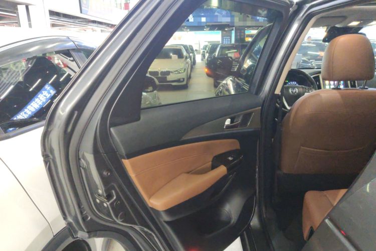 Used CHANGAN CS95 2017 2.0T Two-Wheel Drive Zhituo Edition Interior 8