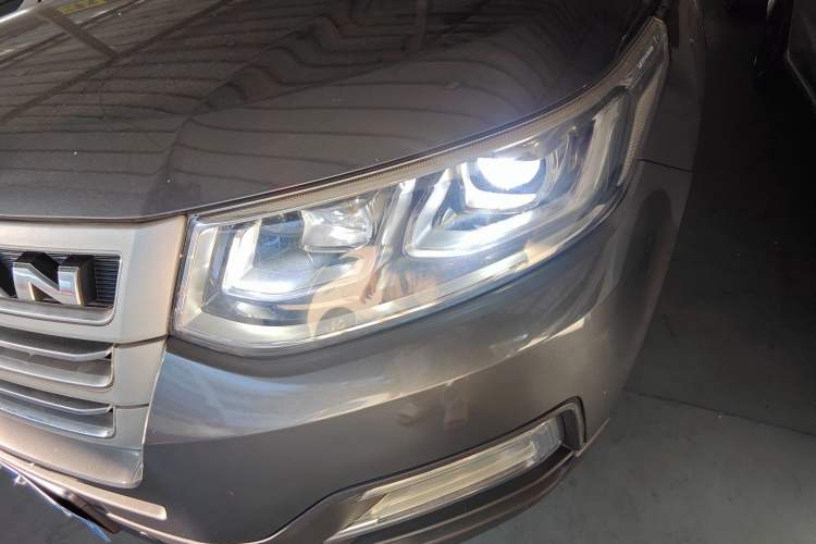 Used CHANGAN CS95 2017 2.0T Two-Wheel Drive Zhiyuan Edition Left Front Headlight