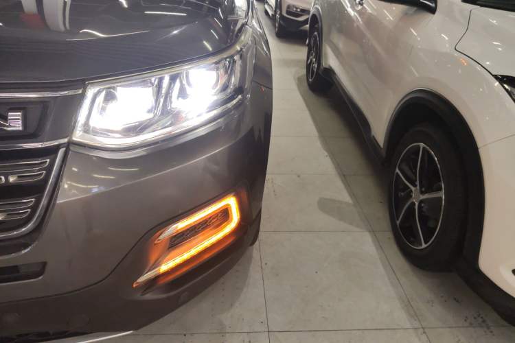 Used CHANGAN CS95 2017 2.0T Two-Wheel Drive Zhituo Edition Left Front Headlight