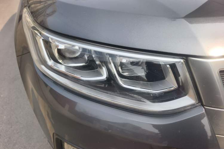 Used CHANGAN CS95 2017 2.0T Two-Wheel Drive Zhiyuan Edition Right Front Headlight