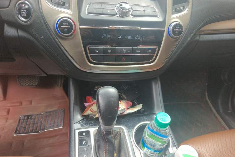 Used CHANGAN CS95 2017 2.0T Two-Wheel Drive Zhiyuan Edition Audio And AC Panel