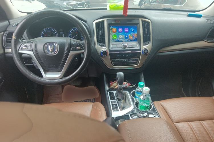 Used CHANGAN CS95 2017 2.0T Two-Wheel Drive Zhiyuan Edition Center Console