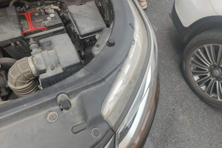 Used CHANGAN CS95 2017 2.0T Two-Wheel Drive Zhiyuan Edition Engine Bay Left