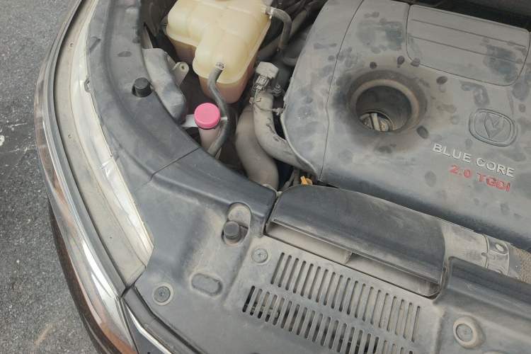 Used CHANGAN CS95 2017 2.0T Two-Wheel Drive Zhiyuan Edition Engine Bay Right