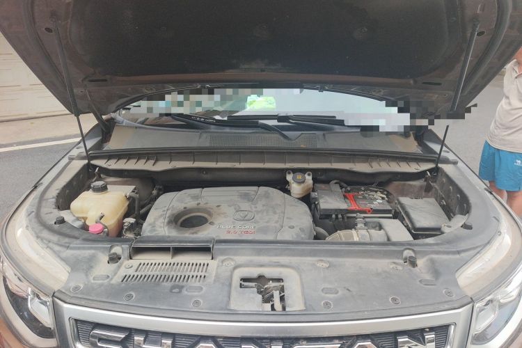Used CHANGAN CS95 2017 2.0T Two-Wheel Drive Zhiyuan Edition Engine Bay