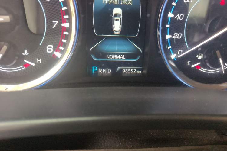 Used CHANGAN CS95 2017 2.0T Two-Wheel Drive Zhiyuan Edition Odometer Close Up