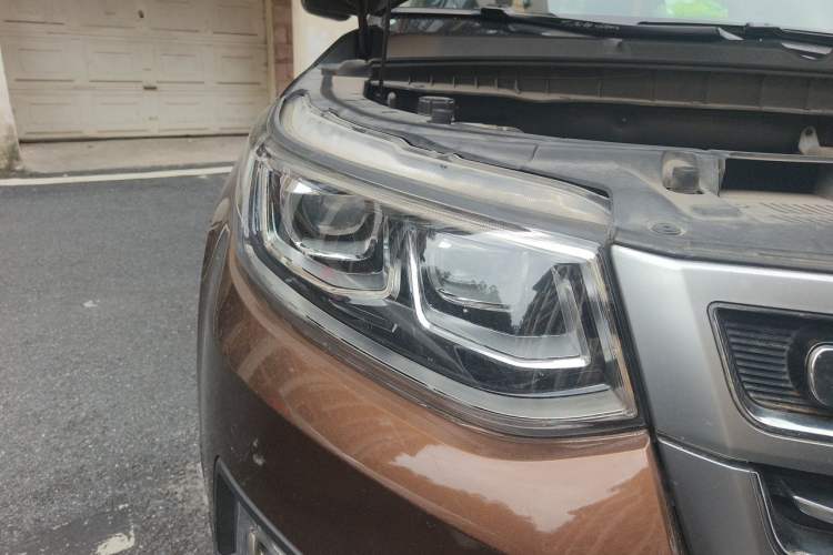 Used CHANGAN CS95 2017 2.0T Two-Wheel Drive Zhiyuan Edition Right Front Headlight