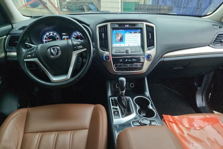Used CHANGAN CS95 2017 2.0T Two-Wheel Drive Zhiyuan Edition Center Console