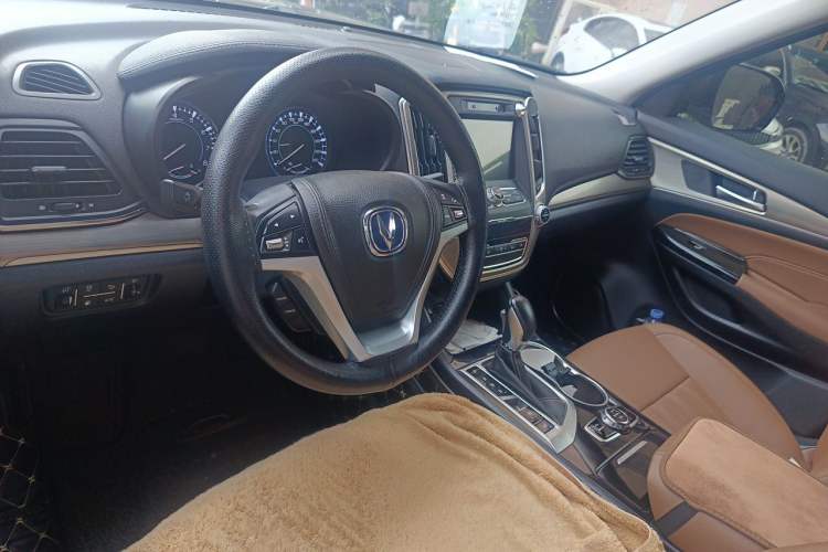 Used CHANGAN CS95 2017 2.0T Two-Wheel Drive Zhitu Edition Center Console
