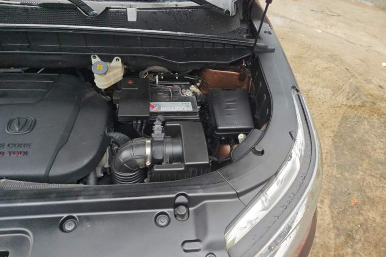 Used CHANGAN CS95 2017 2.0T Two-Wheel Drive Zhiyuan Edition Engine Bay Left