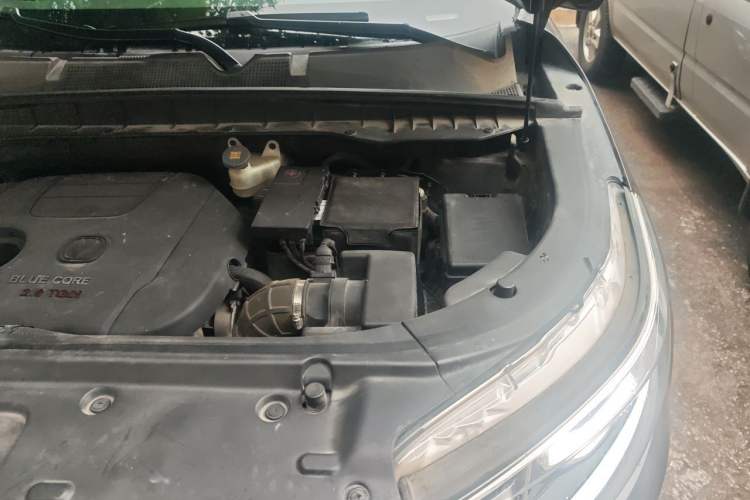 Used CHANGAN CS95 2017 2.0T Two-Wheel Drive Smart Enjoyment Version Engine Bay Left