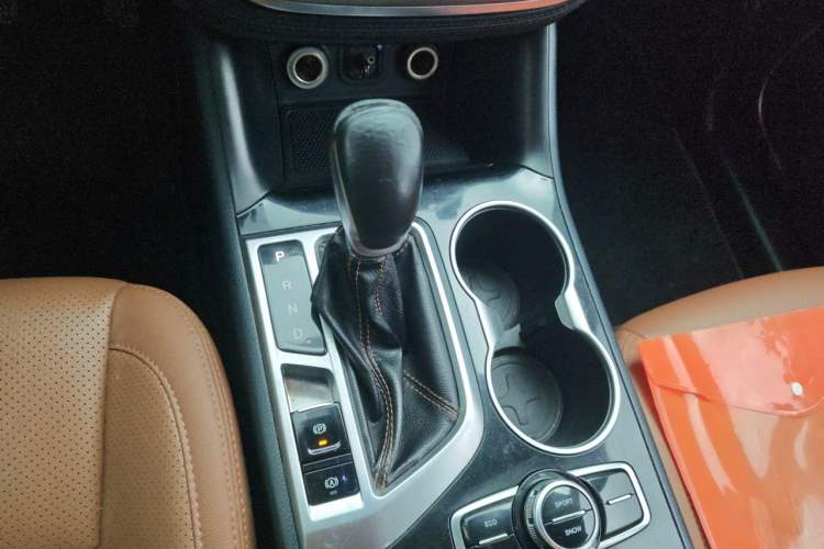 Used CHANGAN CS95 2017 2.0T Two-Wheel Drive Zhiyuan Edition Gear Lever