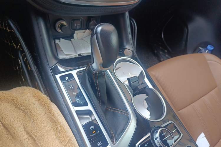 Used CHANGAN CS95 2017 2.0T Two-Wheel Drive Zhitu Edition Gear Lever