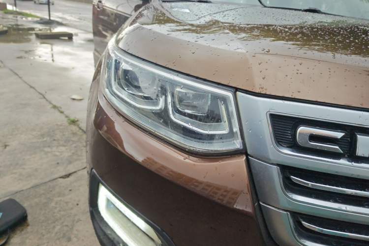 Used CHANGAN CS95 2017 2.0T Two-Wheel Drive Zhiyuan Edition Right Front Headlight
