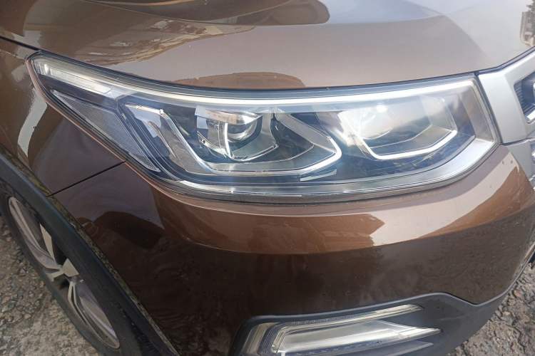 Used CHANGAN CS95 2017 2.0T Two-Wheel Drive Zhitu Edition Right Front Headlight