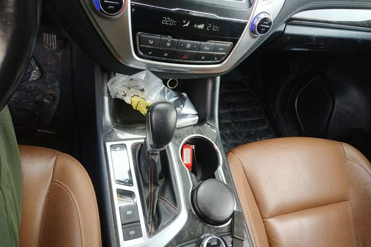 Used CHANGAN CS95 2017 2.0T Four-Wheel Drive ZhiZun Edition Gear Lever