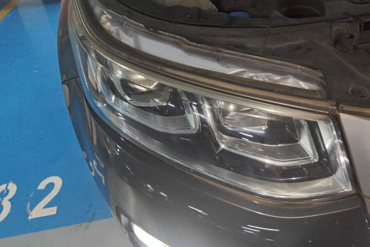 Used CHANGAN CS95 2017 2.0T Four-Wheel Drive SmartDrive Edition Right Front Headlight