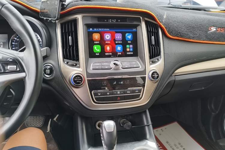 Used CHANGAN CS95 2017 2.0T Two-Wheel Drive Zhituo Edition Audio And AC Panel
