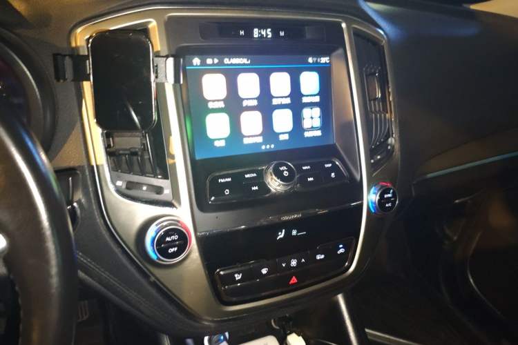 Used CHANGAN CS95 2017 2.0T Four-Wheel Drive SmartDrive Edition Audio And AC Panel