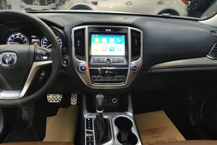 Used CHANGAN CS95 2017 2.0T Two-Wheel Drive Zhitu Edition Audio And AC Panel