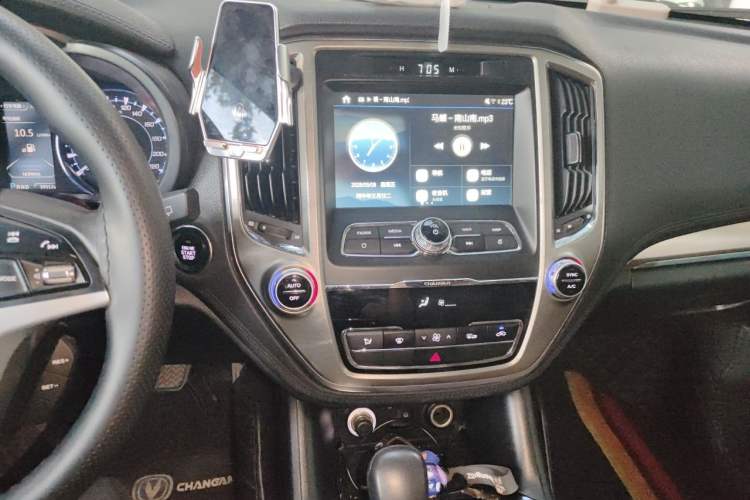 Used CHANGAN CS95 2017 2.0T Two-Wheel Drive Zhituo Edition Audio And AC Panel