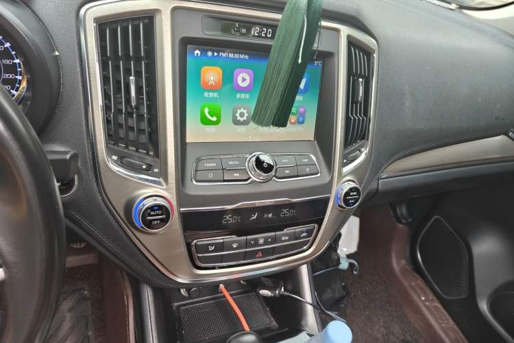 Used CHANGAN CS95 2017 2.0T Four-Wheel Drive Smart Edition Audio And AC Panel