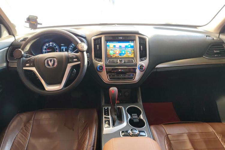 Used CHANGAN CS95 2017 2.0T Two-Wheel Drive Zhitu Edition Center Console