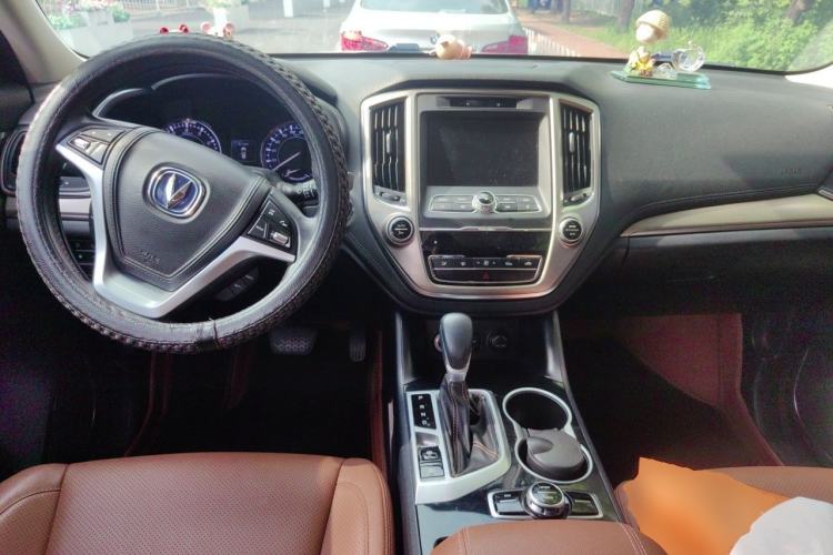 Used CHANGAN CS95 2017 2.0T Two-Wheel Drive Zhitu Edition Center Console